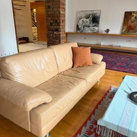 アパート Ekoviki クラーニ